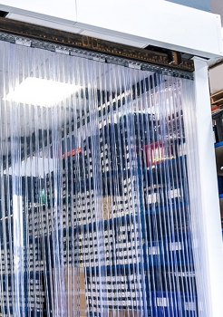 200 x 2 mm - PVC Lamellen Streifen Vorhang vormontiert mit Wandschiene + Halteklammern